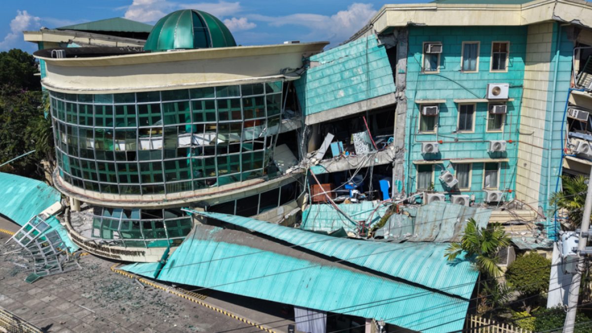 Filipinler'de 7.8'lik Deprem: Can Kaybı Artıyor, Kurtarma Çalışmaları Sürüyor