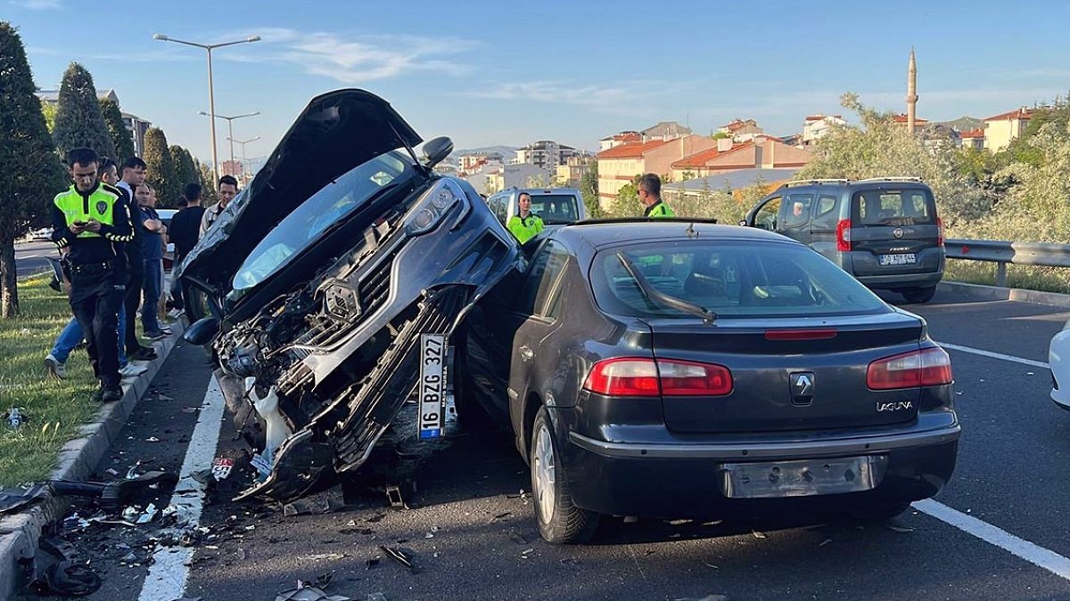 Nevşehir'de Dört Aracın Karıştığı Zincirleme Kaza: 5 Yaralı