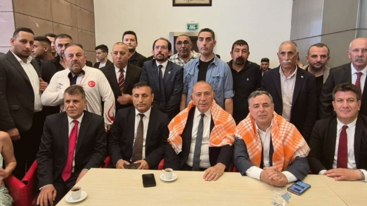 CHP Genel Merkezi'nde Ziyaretçi Gerginliği: Akreditasyon Tartışmaları Tırmandı