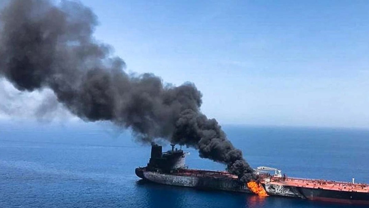 ABD Umman Körfezi'nde Petrol Tankerine Operasyon Düzenledi