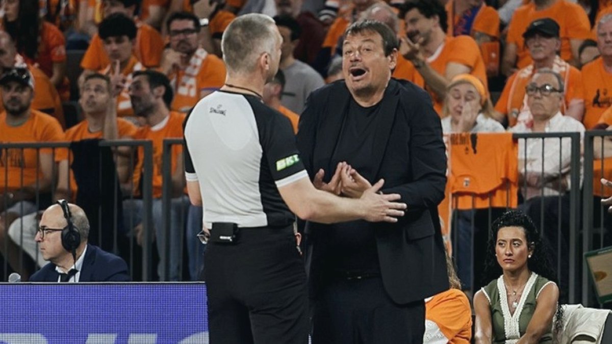 Ergin Ataman'dan Olympiakos Taraftarına Sert Tepki: Türk Olmaktan Gurur Duyuyorum