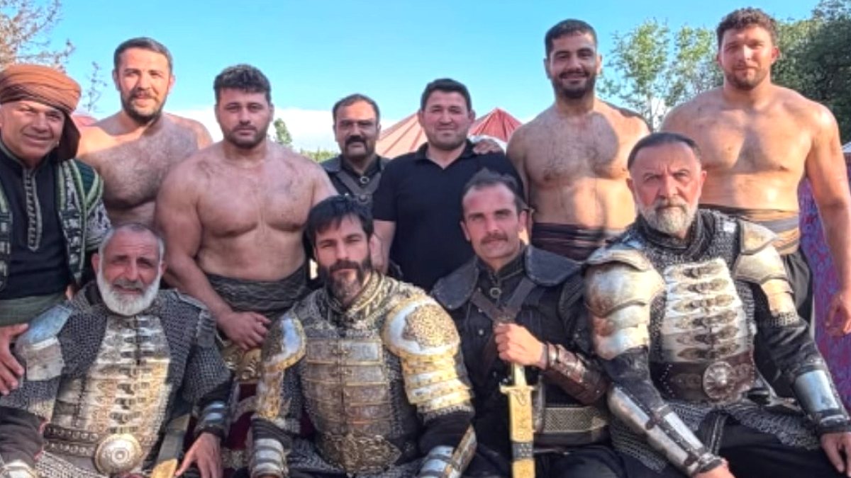 Milli Güreşçiler Rıza Kayaalp ve Taha Akgül'den Yeni Kariyer Hamlesi: Setlere Merhaba