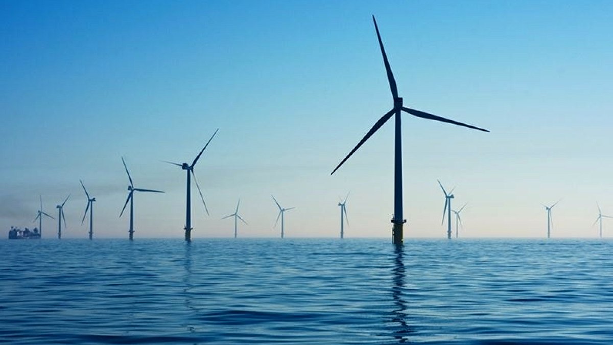 Deniz Üstü Rüzgar Enerjisi Kapasitesi Rekor Kırarak 92,5 GW'a Ulaştı