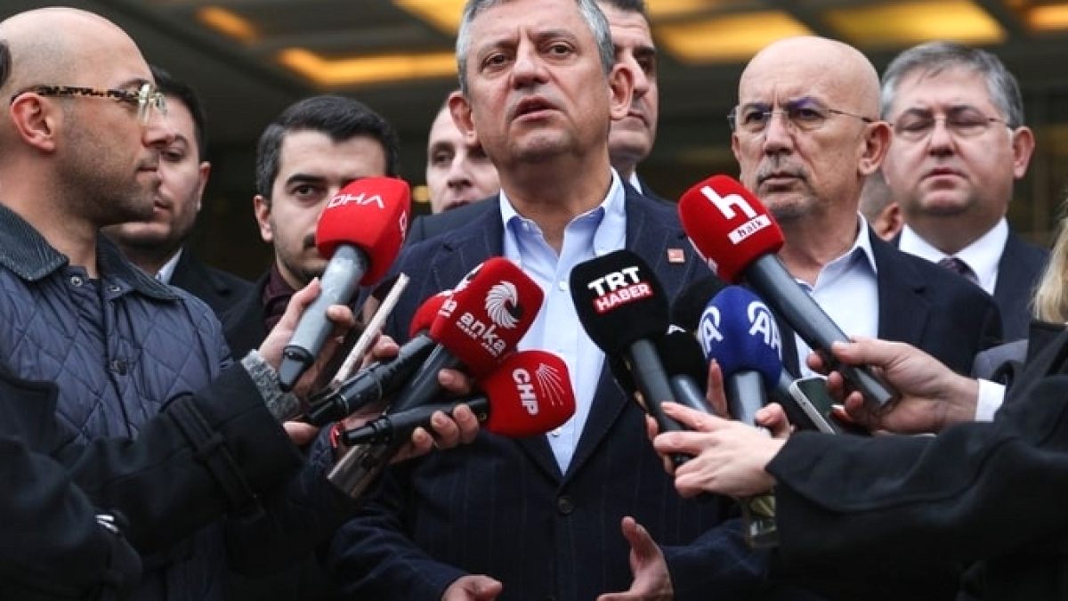 CHP'li Vekilden Parti İçi İddialara Net Yanıt: Özgür Özel'in Kararına Uyarız