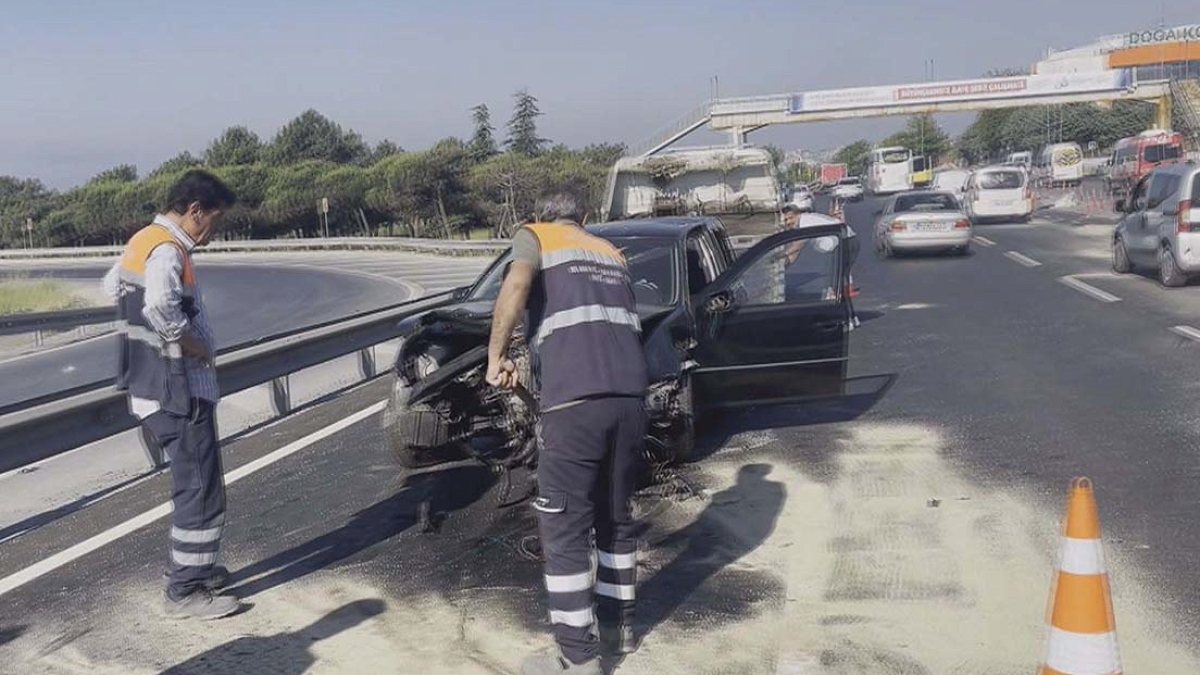 Büyükçekmece'de Feci Zincirleme Kaza: 4 Kişi Yaralandı, Trafik Kilometrelerce Durdu