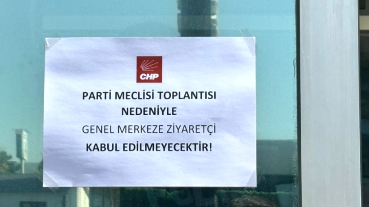 CHP Genel Merkezi'nde Olağanüstü Toplantı Öncesi Ziyaretçi Kısıtlaması