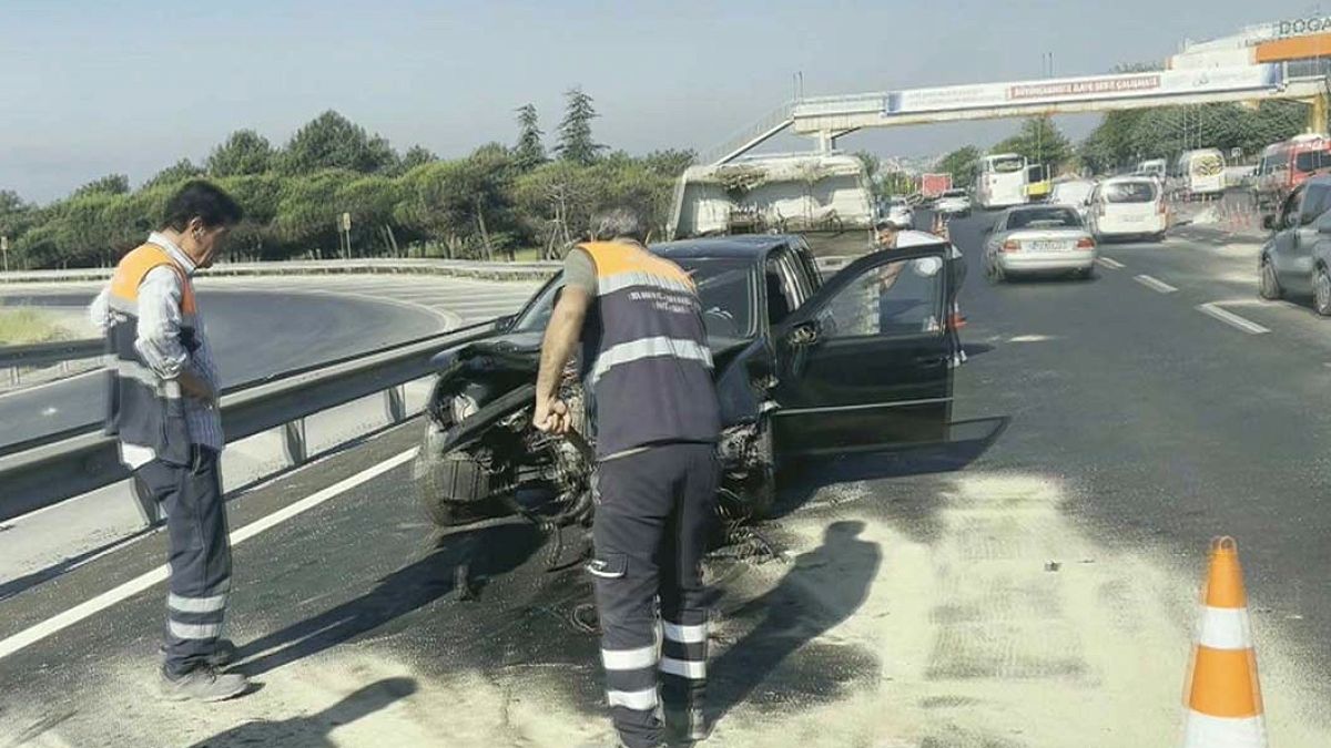 Büyükçekmece'de Trafiği Kilitleyen Zincirleme Kaza: 4 Kişi Yaralandı