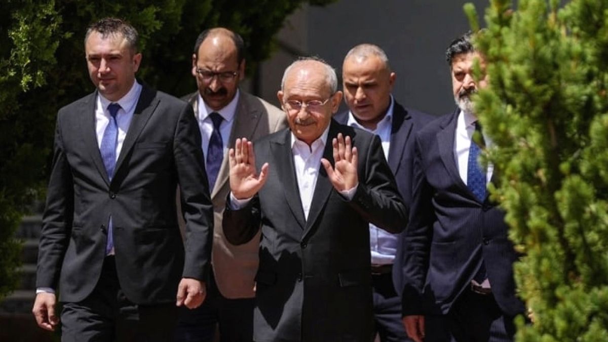 CHP'de Parti İçi Çatışma: Kılıçdaroğlu'ndan Özgür Özel'e Disiplin Sinyali