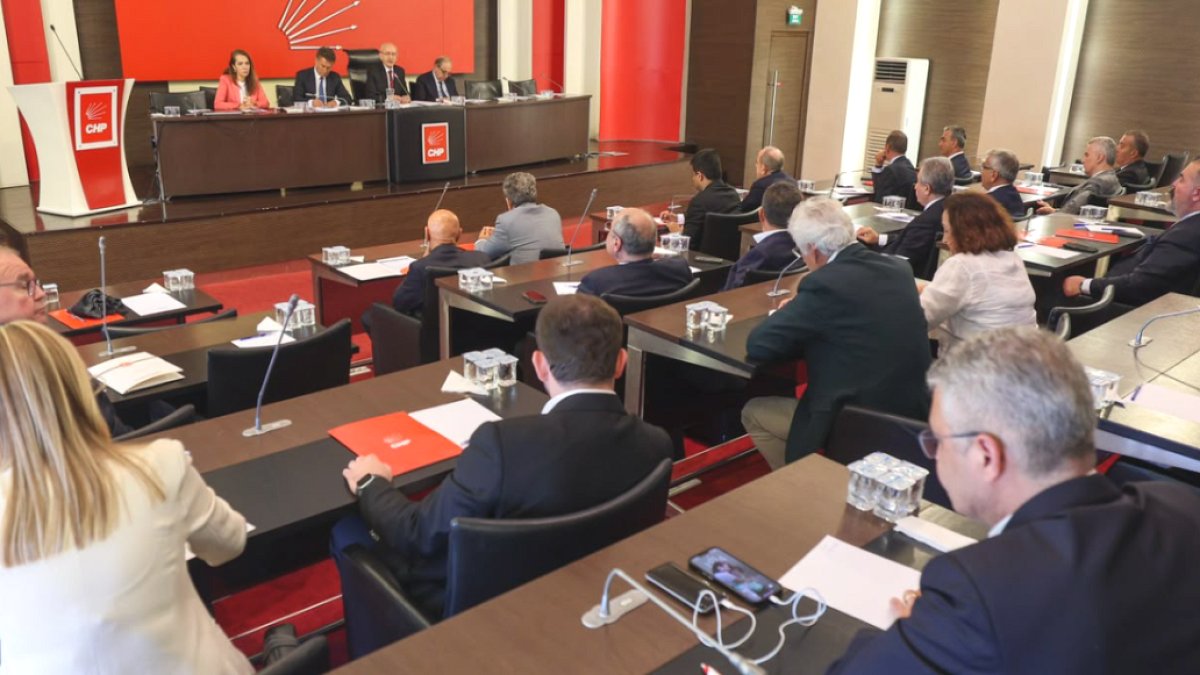CHP'de Liderlik Değişikliği Sonrası Parti Meclisi Toplantısında İlginç Detay