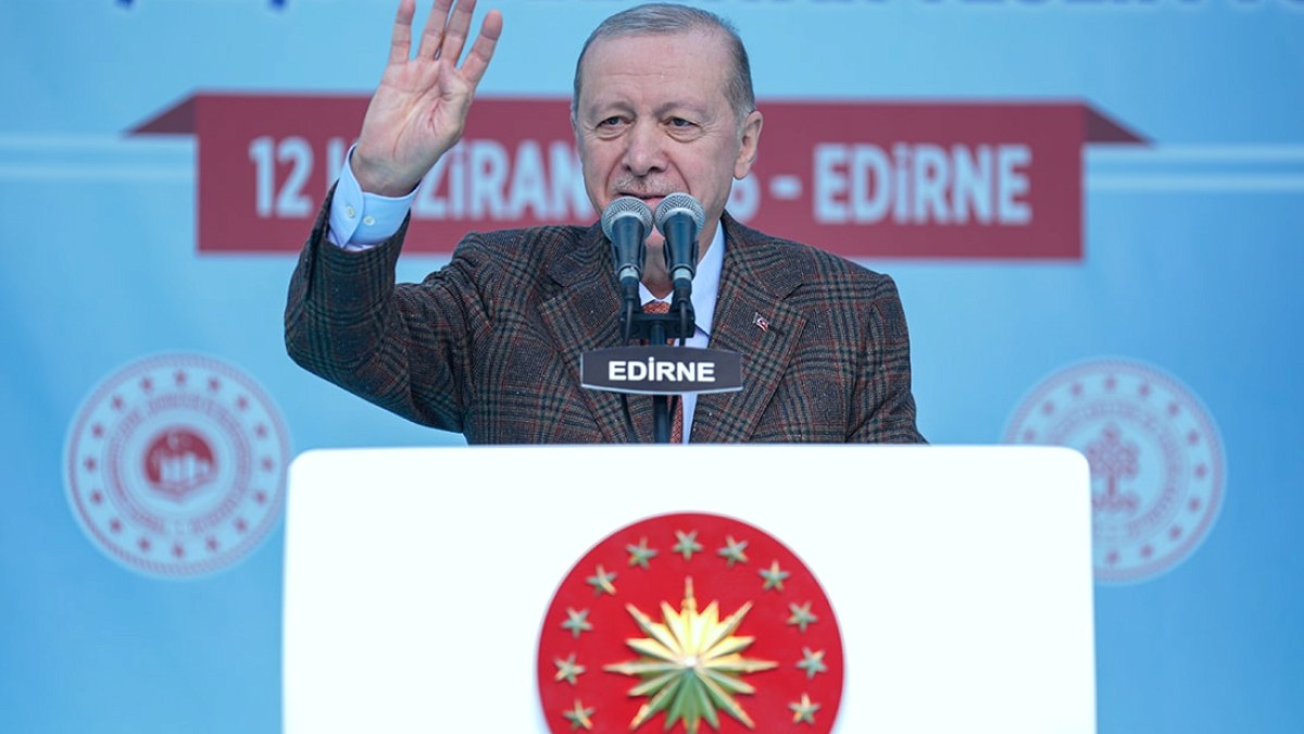 Erdoğan'dan Özgür Özel'e Sert Tepki: 'Siyasi Parti Değil, Dövüş Kulübü Gibi'