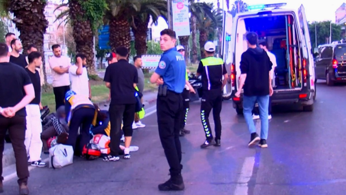 Fatih'te Kırmızı Işık İhlali Zincirleme Kazaya Yol Açtı: 5 Yaralı