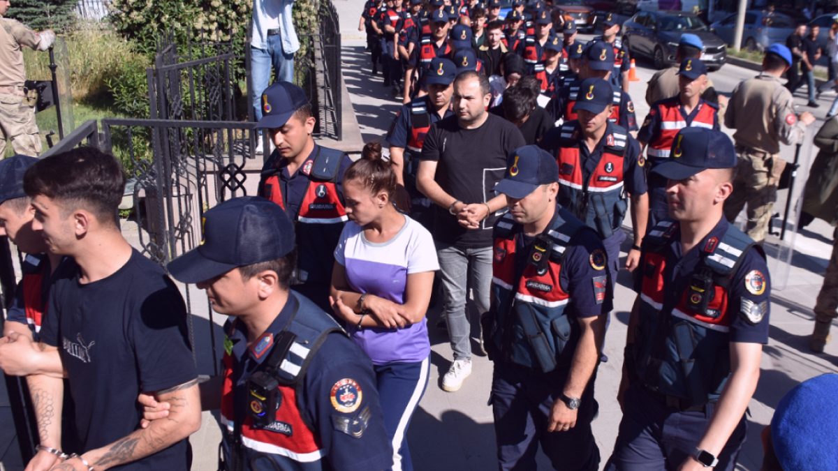 10 İlde Yasa Dışı Bahis ve Dolandırıcılık Operasyonu: 23 Kişi Gözaltına Alındı