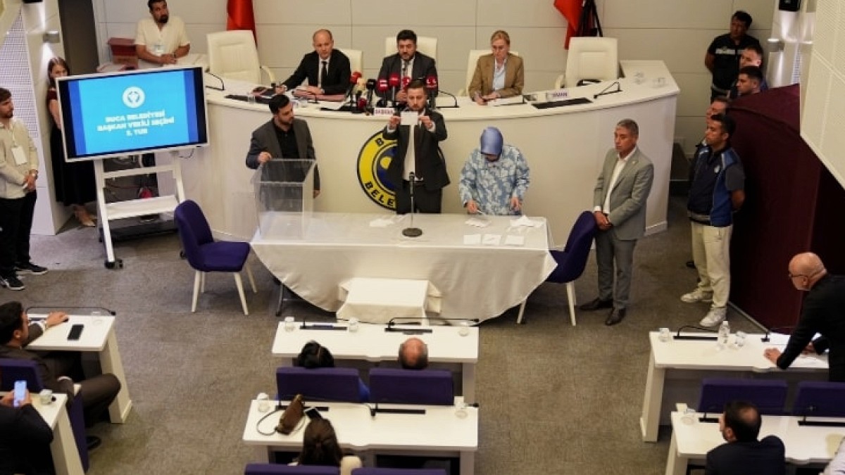 Buca'da Başkanvekili Değişti: Hüseyin Benzer Yeni Görevine Başladı