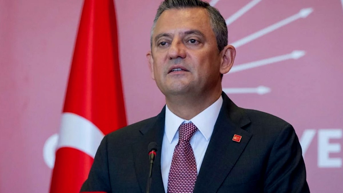 Özgür Özel'den Siyasete Şaşırtan Açıklamalar: Cumhur İttifakı ve Parti İçi Dinamikler