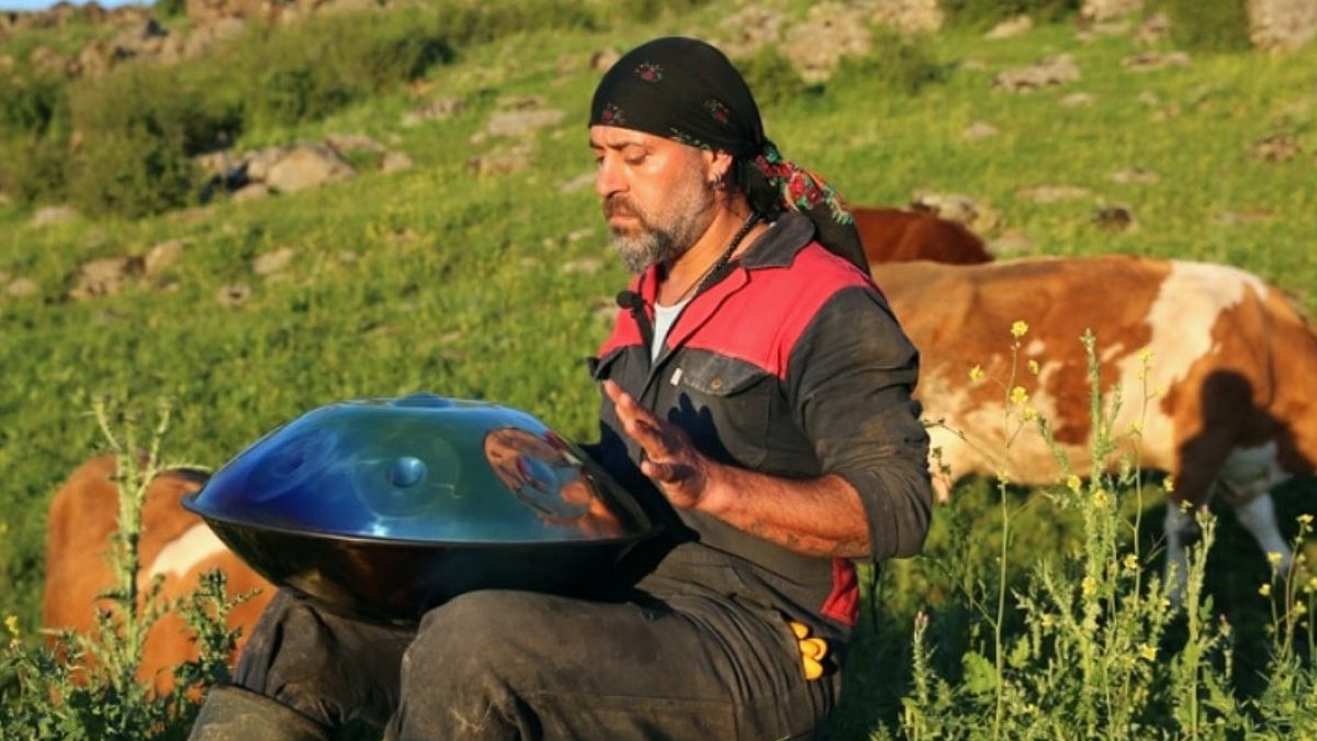 Ünlü Baterist Feyzi Filiz: Rezidans Hayatını Bırakıp Köye Yerleşti, Çobanlık Yapıyor