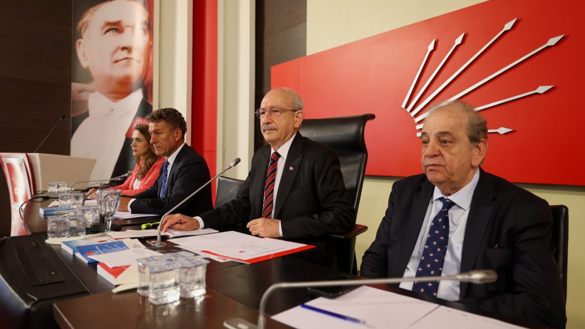 CHP'de Kurultay Tartışması Sürüyor: Kılıçdaroğlu'ndan İlçe Kongreleri Açıklaması