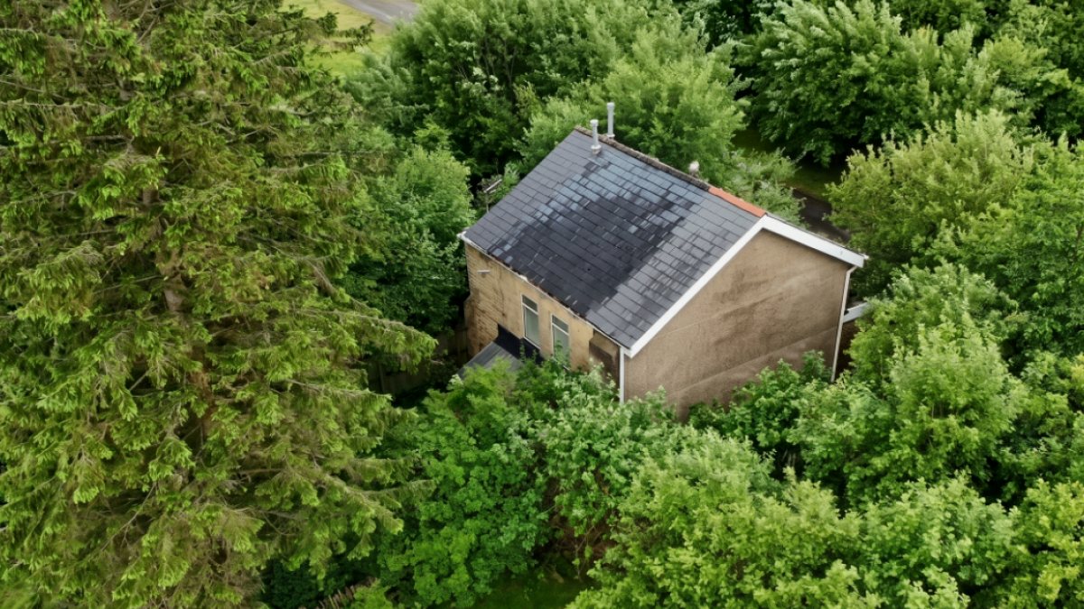 Galler'de 40 Yıllık Hayalet Köyün Son Evi Müzayedede