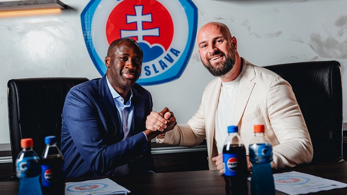 Yaya Toure Futbol Sahalarına Teknik Direktör Olarak Dönüyor
