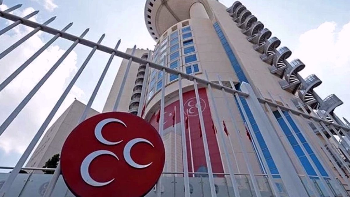 MHP'de Şok İstifalar: İki İlçe Başkanı Görevden Ayrıldı