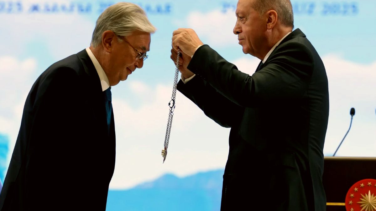 Kazak Liderden Rum Kesimine Üst Düzey Nişan: Tepkiler Büyüyor