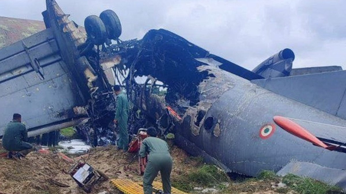 Hindistan'da Askeri Uçak Düştü: Tüm Mürettebat Hayatını Kaybetti