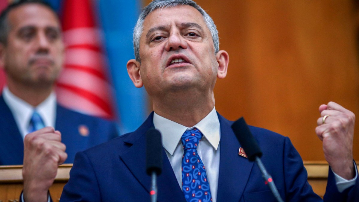 CHP'de Kurultay Tartışması: Özgür Özel'den İlk Resmi Adım