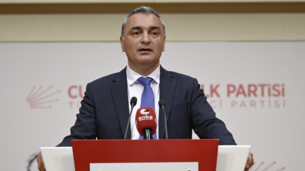 CHP Parti Sözcüsü Müslüm Sarı'ya Çift Maaş İddiası Göndermesi
