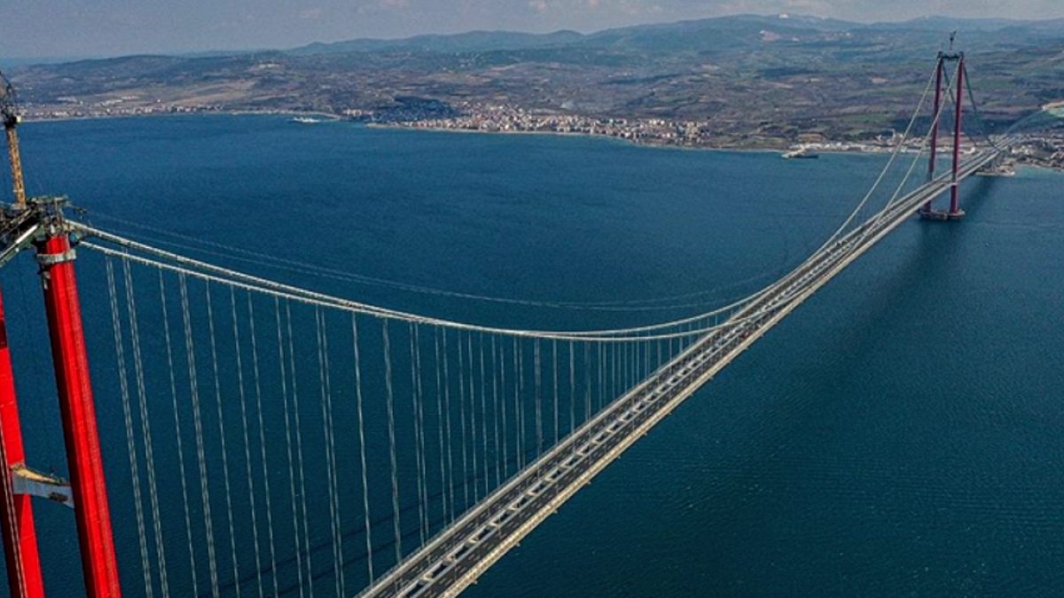 Dev Vinç Gemisi Saipem 7000 Çanakkale Boğazı'ndan Geçti