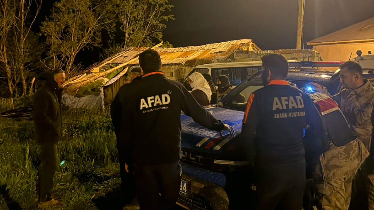 Hakkari'de Yaylada Mahsur Kalan Sekiz Kişi Başarıyla Kurtarıldı