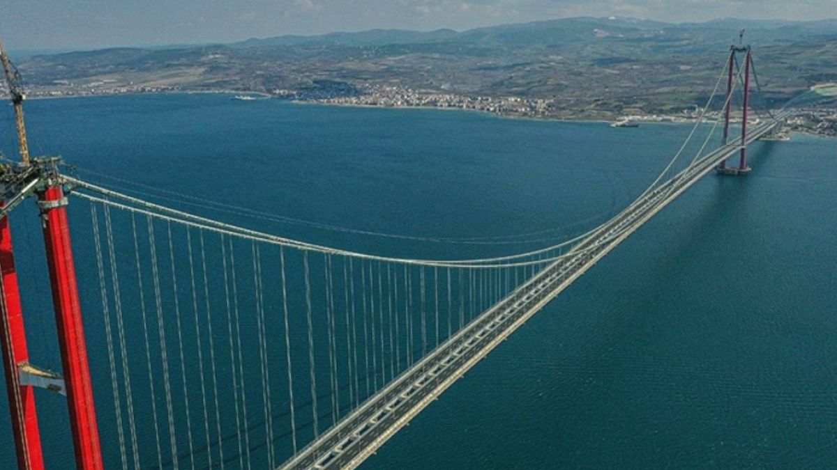 Dev Vinç Gemisi Saipem 7000, Çanakkale Boğazı'ndan Görkemli Geçiş Yaptı