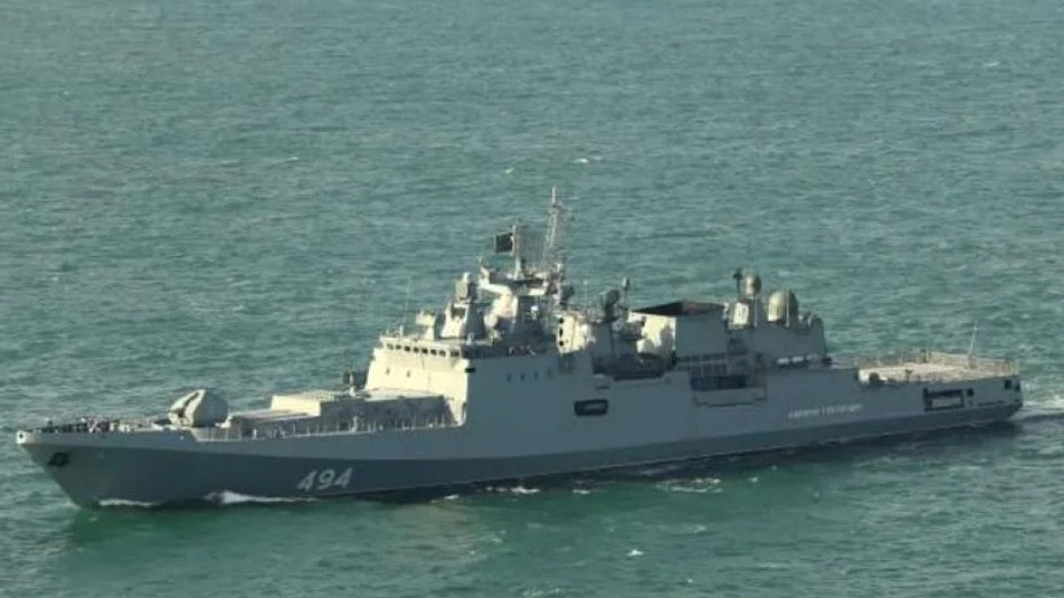 Manş Denizi'nde Gerilim: Rus Savaş Gemisi Sivil Yatın Üzerine Ateş Açtı
