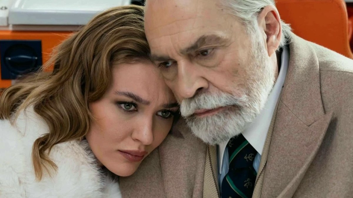 Haluk Bilginer ve Hazal Kaya'nın Dizisi Bütçe Engeline Takıldı