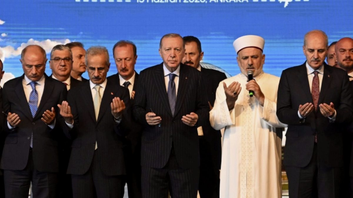 Ankara Havalimanı Yenilendi: Trump'ın Zirvesi Öncesi Dualarla Açıldı