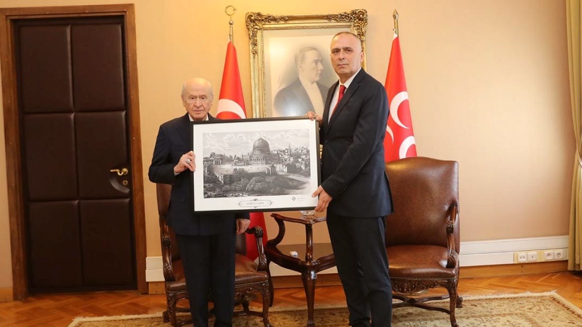 Özel Harekat Başkanı Ünsal Hayal'dan Bahçeli'ye Anlamlı Hediye