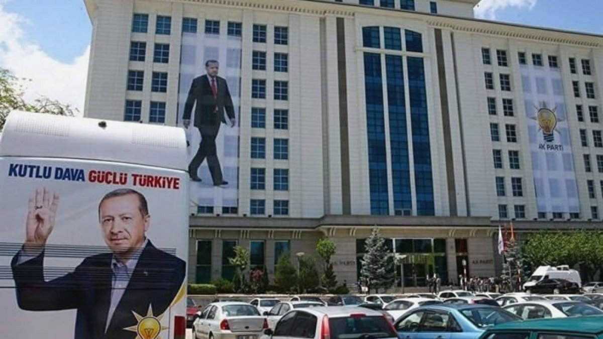 Ankara'da Siyasi Hareketlilik: 4 CHP'li Belediye Başkanı AKP'ye mi Geçiyor?