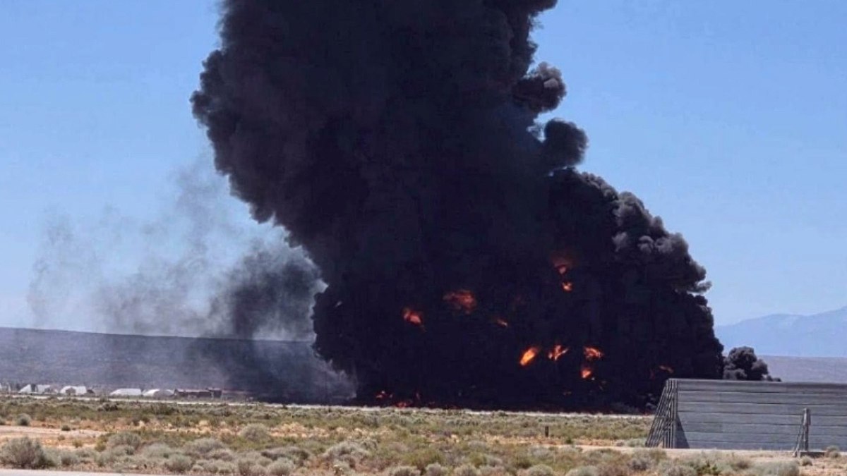 Kaliforniya'da B-52 Bombardıman Uçağı Düştü: 8 Personel Hayatını Kaybetti