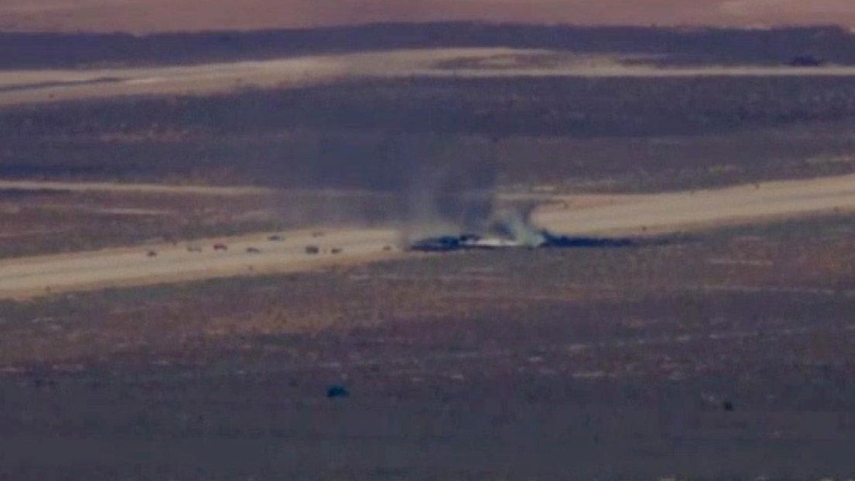 ABD Hava Kuvvetleri'ne Ait B-52 Bombardıman Uçağı Kalkış Sırasında Düştü