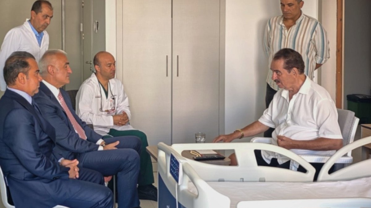 İbrahim Tatlıses'i Bakan Mehmet Ersoy Ziyaret Etti: Sağlık Durumu Hakkında Bilgi Aldı