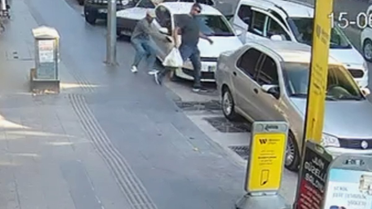 Antalya'da Pasta Alırken Vuruldu: Eşi Peşinden Koştu