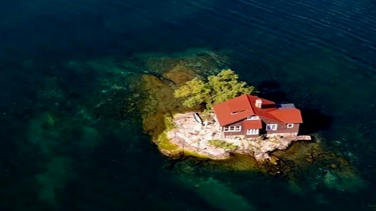 Dünyanın En Küçük Yaşanabilir Adası: Just Room Enough