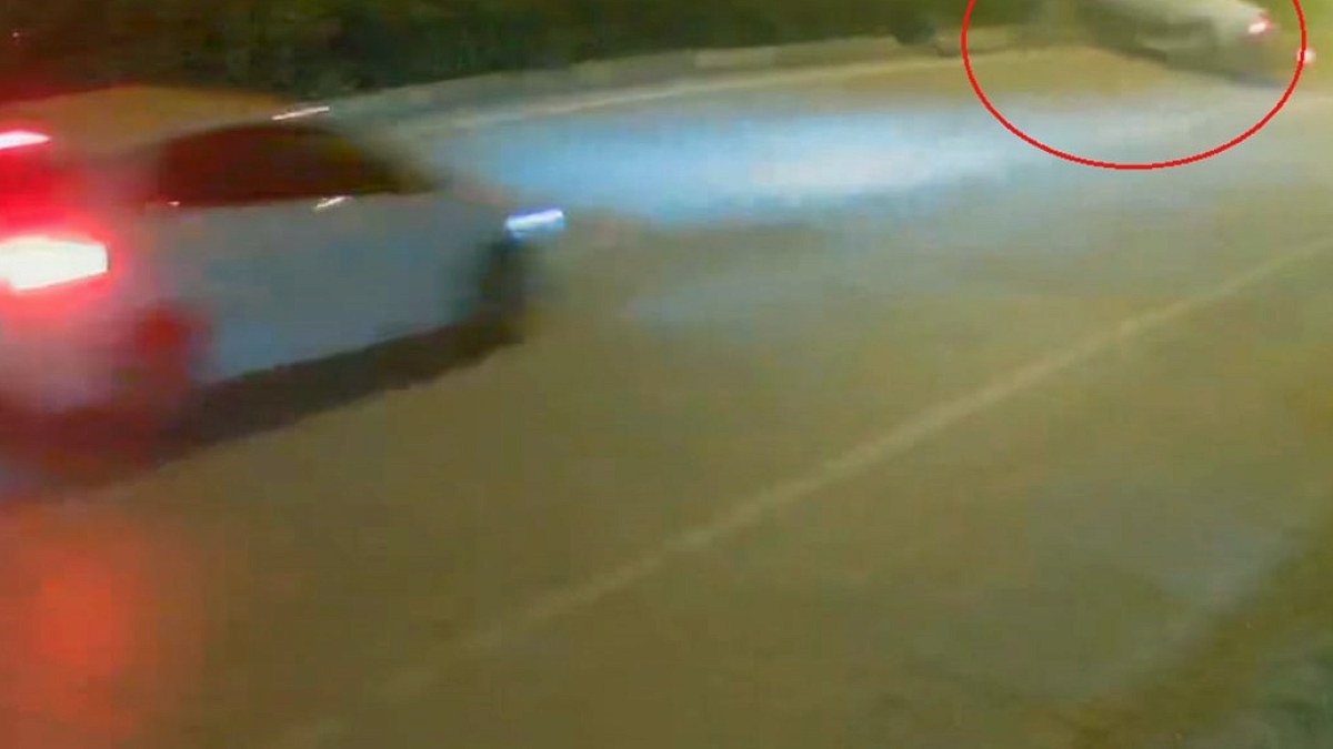Bursa'da Takla Atan Otomobil Sürücüsüne Esnaf ve Çevredekiler Yardım Etti