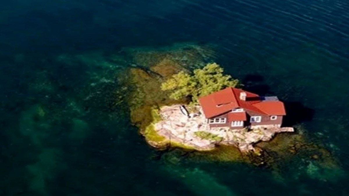 Dünyanın En Küçük Yaşanabilir Adası: 'Just Room Enough'ın Hikayesi