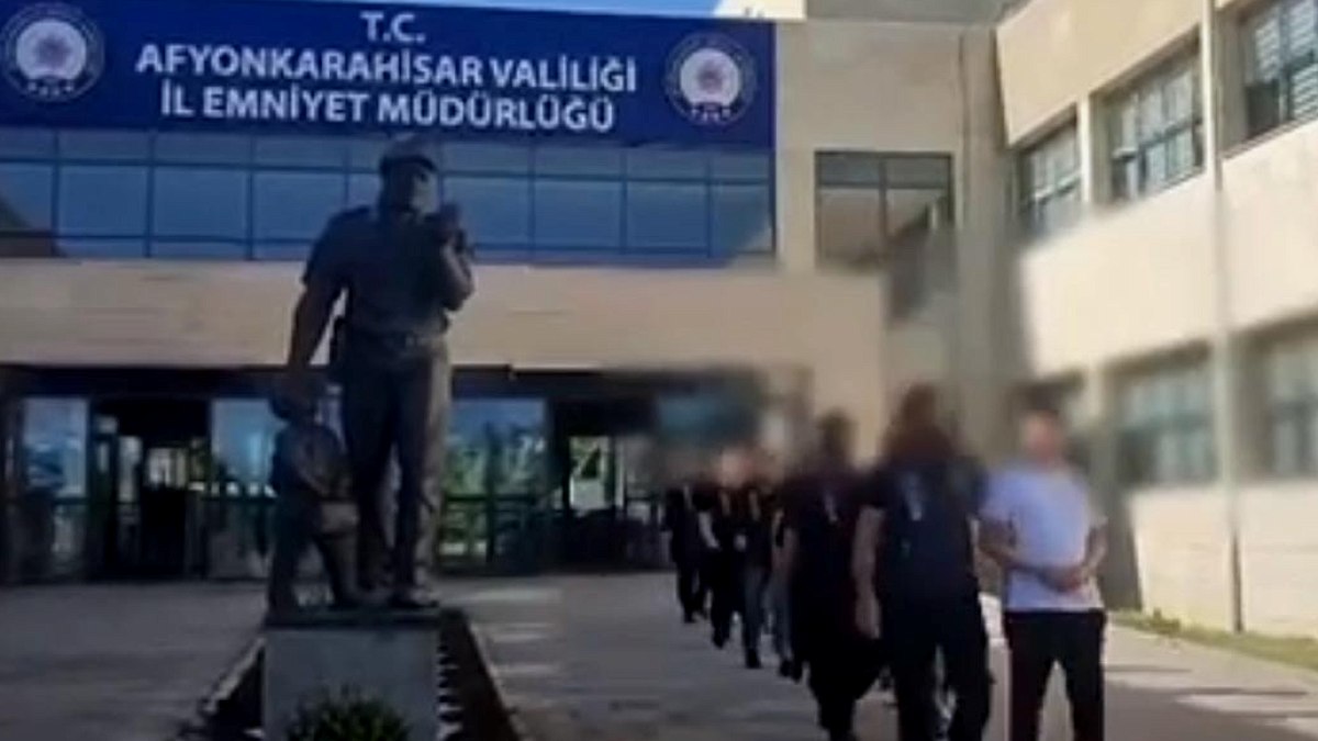 Sahte Araç İlanlarıyla 69 Kişiyi Dolandıran Şebeke Çökertildi