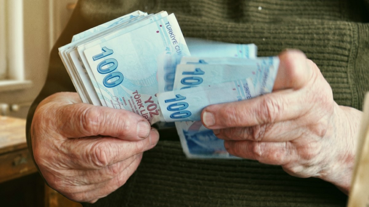 Emeklilere Yeni Maaş Müjdesi: 2027'de En Düşük Emekli Aylığı Ne Kadar Olacak?