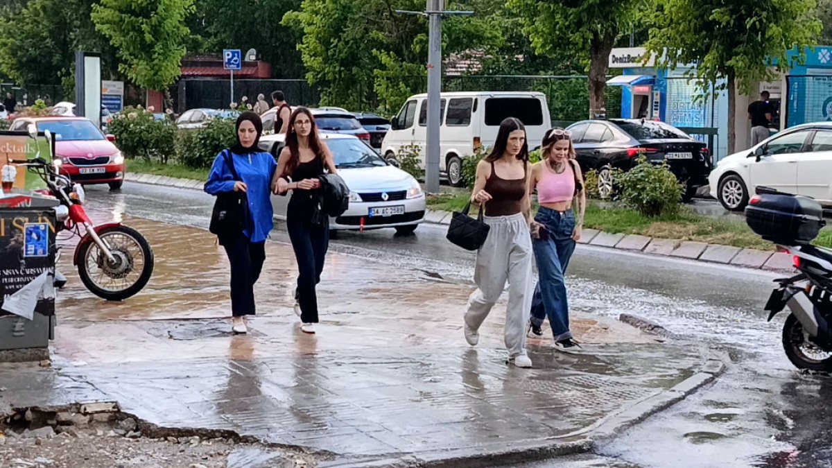 Türkiye'yi 3 Gün Boyunca Etkileyecek Hava Değişimi: Sıcaklık Düşüşü ve Şiddetli Yağış Uyarısı