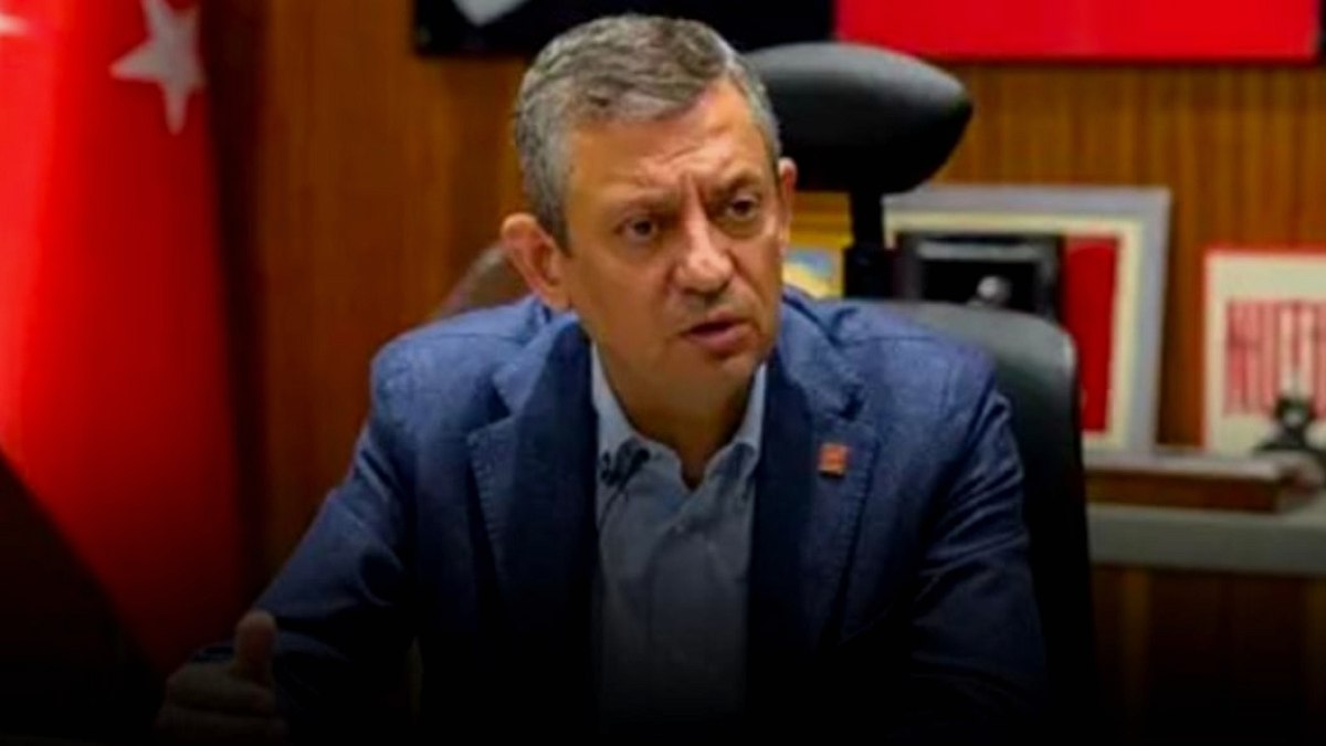 CHP'de İl Başkanları Krizi: Özgür Özel'den Parti İçi Mücadele Çağrısı