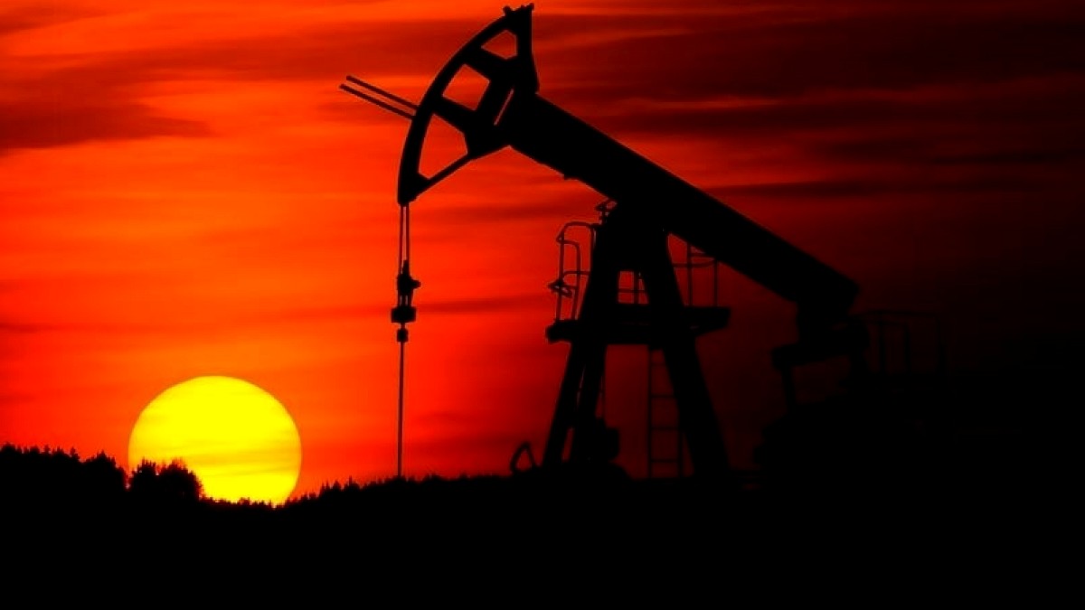 Petrol Fiyatları Düşüşte: ABD-İran Anlaşması ve Stok Verileri Etkili Oldu