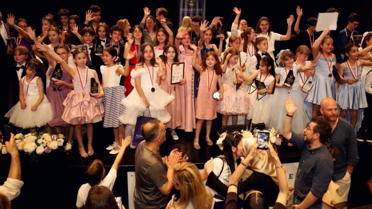 Genç Piyanistler Orkestra Eşliğinde Sahne Aldı: SUNART İST Başarısı