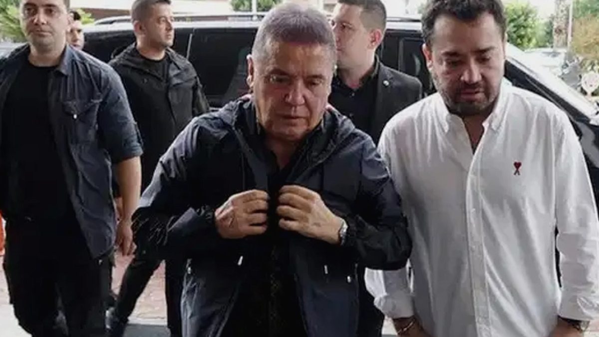 Antalya Belediye Başkanı Böcek'in Şoförleri Tahliye Edildi
