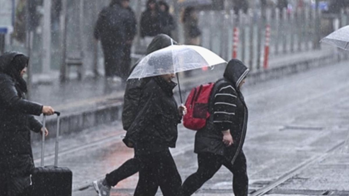 İstanbul'a Yağmur Geliyor: Sıcaklıklar Düşüyor, Sağanak Bekleniyor